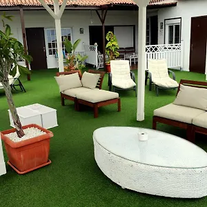 https://villa-las-flores-adeje.tenerifehoteles.net